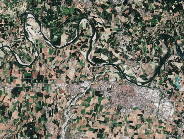 Il Po a Piacenza nell'immagine satellitare Esa del giugno 2022
