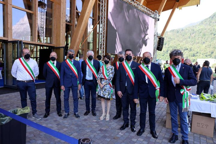 I sindaci della valle agordina presenti al funerale del presidente di EssilorLuxottica