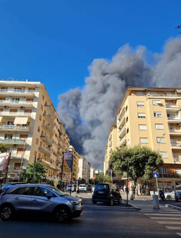 Incendio Roma, i cittadini hanno udito esplosioni e boati (Ansa)