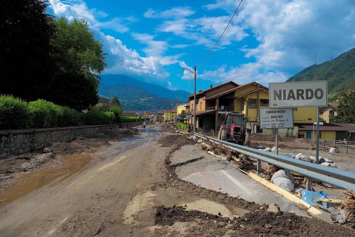 Maltempo, a Niardo esonda il torrente Re. I danni al paese del Bresciano (Ansa)