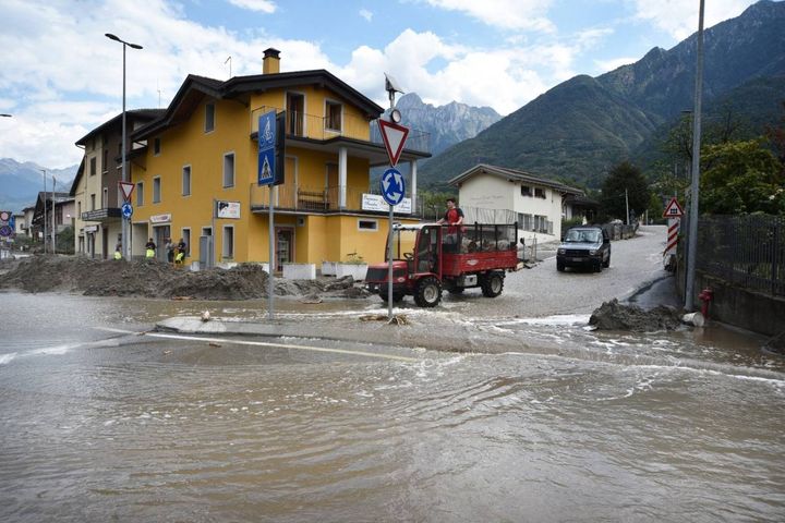 Meltempo, a Niardo esonda il torrente Re. I danni al paese del Bresciano (foto Mila Prandelli)