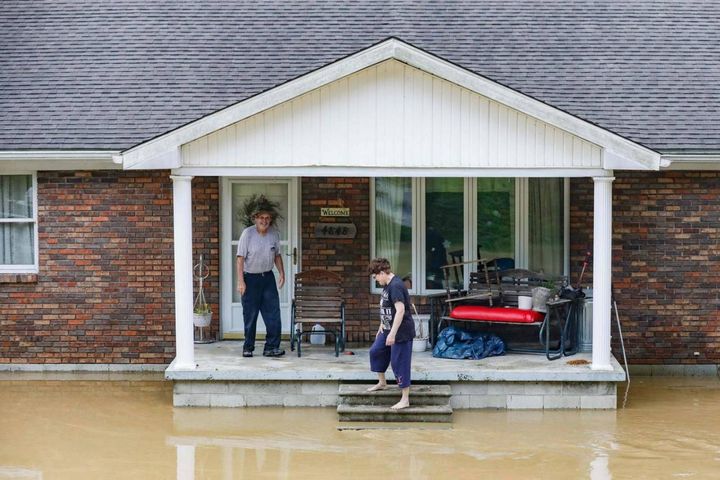 Devastanti alluvioni hanno colpito il 
Kentucky nella notte: segnalate numerose vittime tra le quali ci sono anche dei bambini (Ansa)
