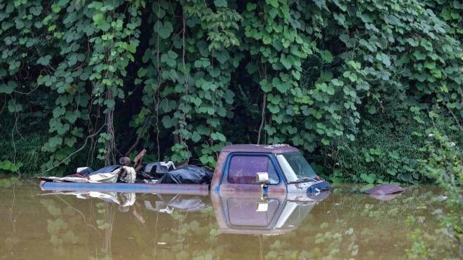 Devastanti alluvioni hanno colpito il 
Kentucky nella notte: segnalate numerose vittime tra le quali ci sono anche dei bambini (Ansa)