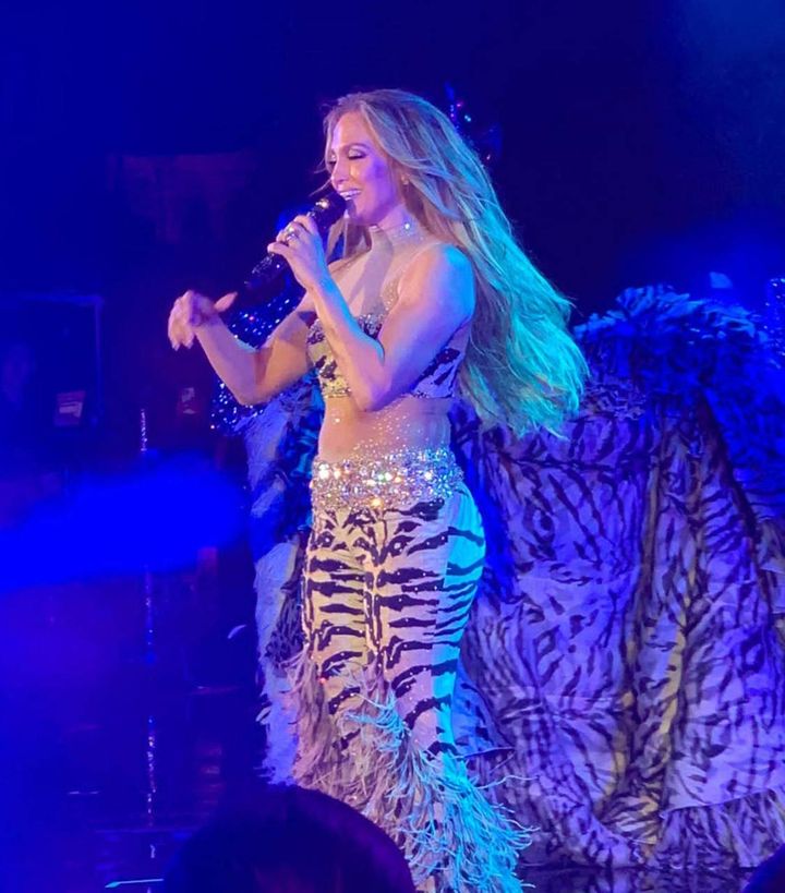 Jennifer Lopez sul palco del concerto benefico LuisaViaRoma per Unicef a Capri.