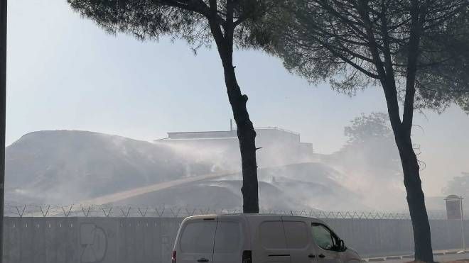 Incendio a Cinecittà, minacciata dal rogo la Casa del Grande Fratello 