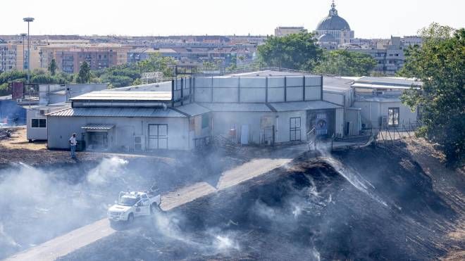 Incendio a Cinecittà, in fiamme il set Firenze Rinascimentale 