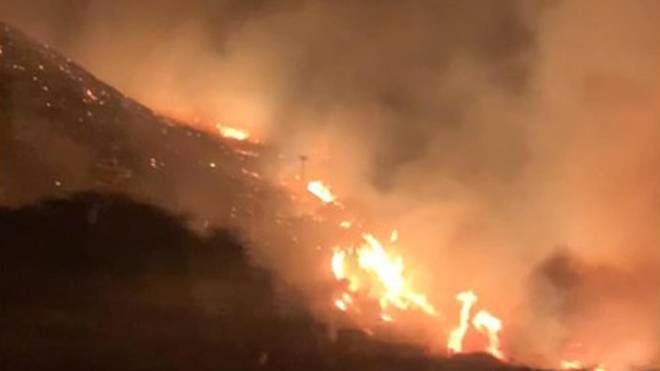 L'incendio scoppiato a Pantelleria (Ansa)