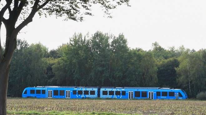Un treno a idrogeno in servizio in Bassa Sassonia (Ansa)