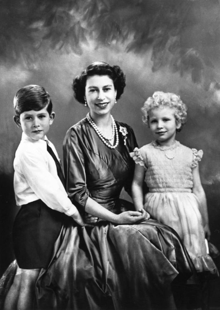 1954 Elisabetta con i figli Carlo e Anna