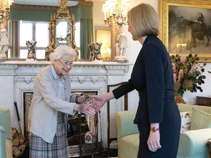 Elisabetta II con il nuovo premier Liz Truss, due giorni prima della morte (Ansa)