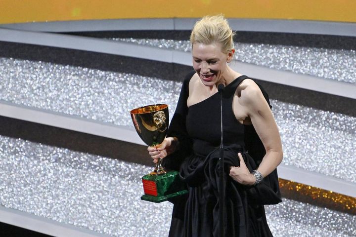 A Cate Blanchett la Coppa Volpi (Ansa)