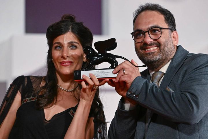La francese - iraniana Mina Kavani con il regista iraniano Reza Heydari (Ansa)
