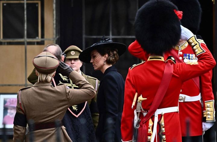 Kate Middleton arriva all'Abbazia di Westminster (Ansa)