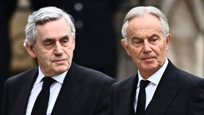 Gordon Brown e Tony Blair (Ansa)