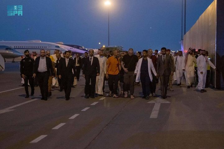I prigionieri ucraini rilasciati da Mosca arrivati a Riad (Ansa)