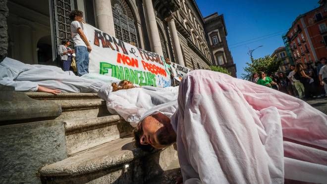 La manifestazione pacifica degli attivisti di “Friday for Future” a Napoli