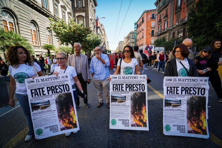 La manifestazione pacifica degli attivisti di “Friday for Future” a Napoli