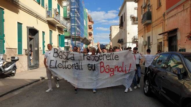 Momenti di tensione oggi a Napoli: contestata Giorgia Meloni, attesa a Bagnoli per il comizio di chiusura della campagna elettorale
