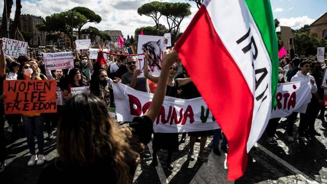 Proteste contro il regime iraniano a Roma