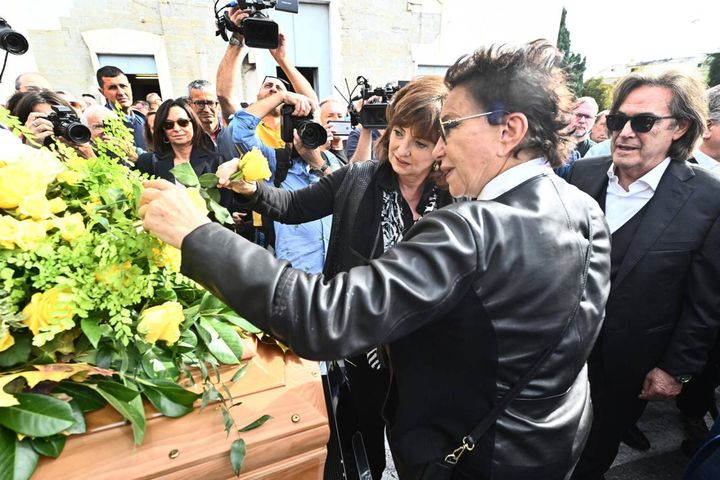 I funerali di Franco Gatti a Genova: grande commozione per il 'baffo' dei Ricchi e poveri (Ansa)