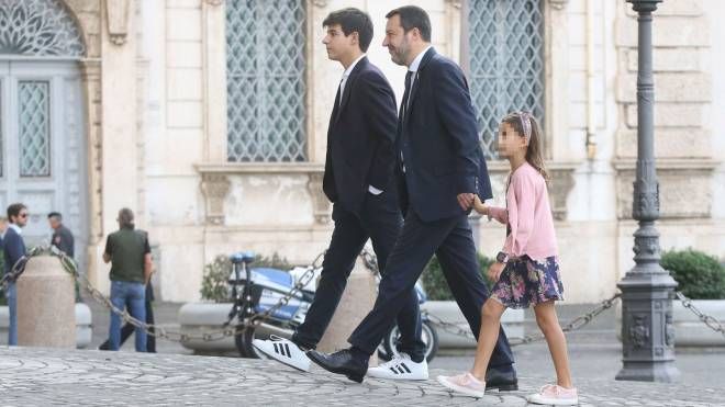 Salvini con i figli Federico e Mirta (ImagoE)