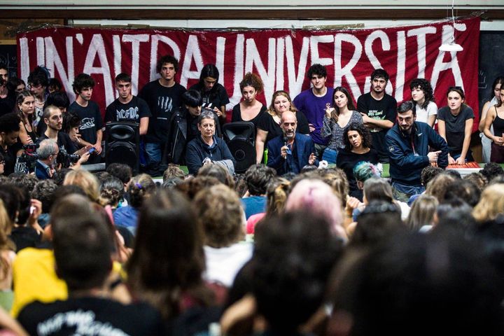 Università Sapienza di Roma: migliaia di studenti all’assemblea. Occupata la facoltà di Scienze politiche 
