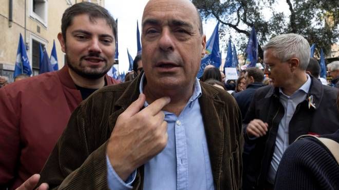 Il governatore del Lazo, Nicola Zingaretti, alla manifestazione per la pace organizzata a Roma dai sindacati insieme a 500 associazioni 