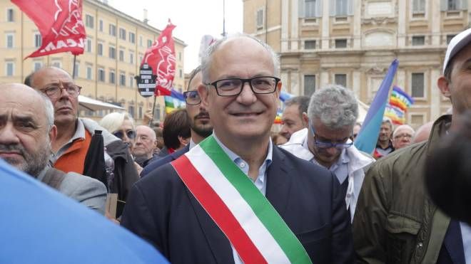 Il sindaco Roberto Gualteri alla manifestazione per la pace organizzata a Roma dai sindacati insieme a 500 associazioni 