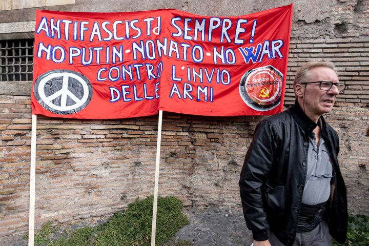 La manifestazione per la pace organizzata a Roma dai sindacati insieme a 500 associazioni 