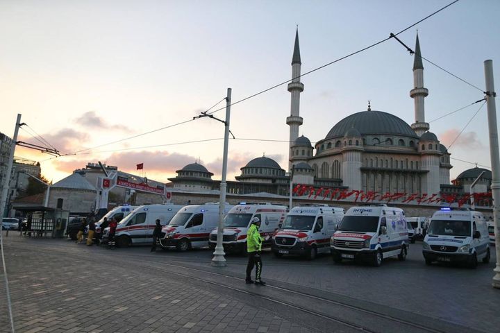 L'esplosione a Istanbul (Ansa)