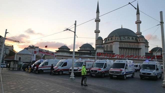 L'esplosione a Istanbul (Ansa)