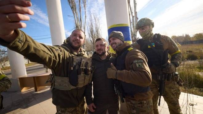Il presidente ucraino Volodymyr Zelensky in visita a Kherson (Telegram/Volodymyr Zelensky)