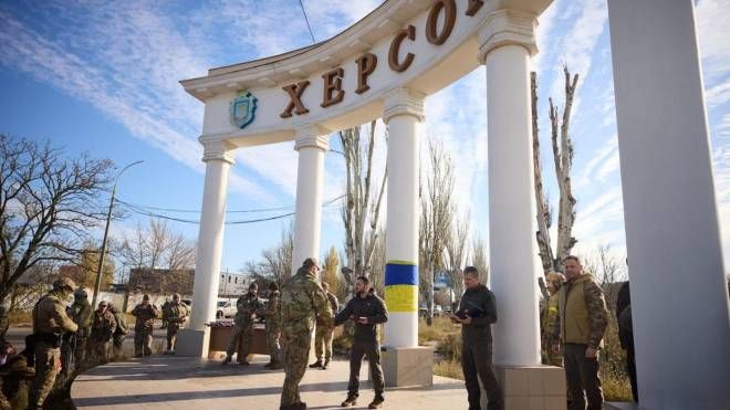 Il presidente ucraino Volodymyr Zelensky in visita a Kherson (Telegram/Volodymyr Zelensky)