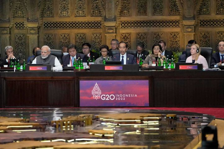 Il primo ministro indiano Narendra Modi, il presidente dell'Indonesia Joko Widodo e Giorgia Meloni (Epa/Dita Alangkara/Pool)