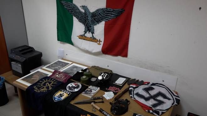 Blitz antiterrorismo nel Napoletano, smantellata un'organizzazione    sovversiva di stampo neonazista con sede a Marigliano. 