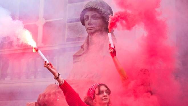 La manifestazione organizzata a Napoli contro i presunti abusi sessuali alla Federico II, il caro alloggi, l'alternanza scuola lavoro e il Governo Meloni