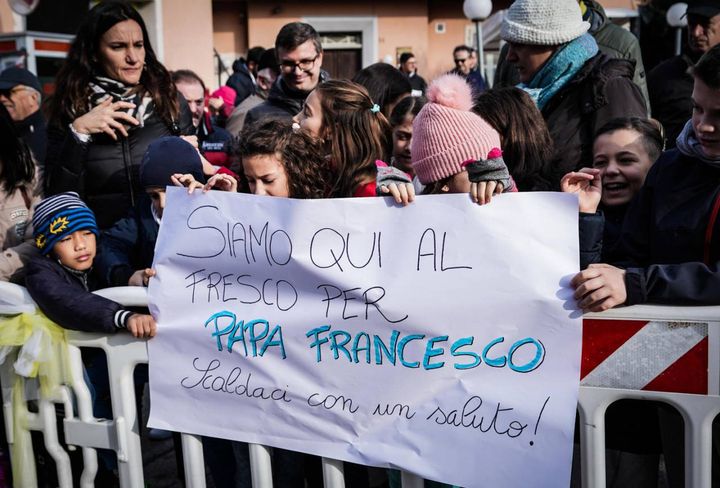 Papa Francesco in visita alla cugina Carla Rabezzana a Portacomaro, nell'Astigiano (Ansa)