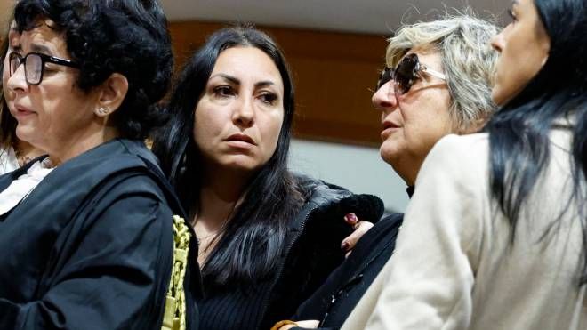 Barbara Mariottini (S) e Patrizia Massoli, nonna di Desirée, durante la lettura della sentenza 