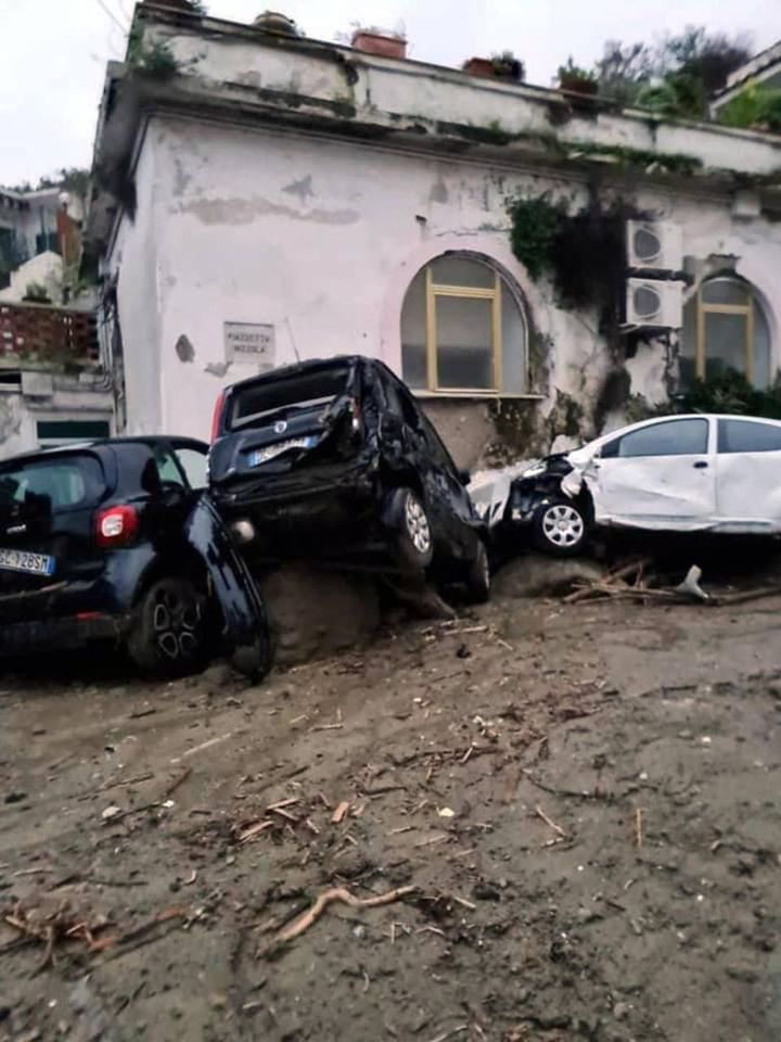 Fango e disastri a causa del maltempo a Ischia (Ansa)