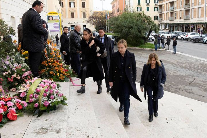 È arrivata in lacrime la premier Giorgia Meloni, presente oggi ai funerali dell’amica Nicoletta Golisano, una delle quattro donne rimaste uccise domenica mattina nella strage di Fidene.