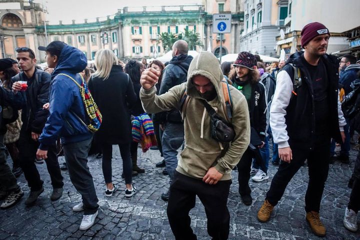 Manifestazione a Napoli (Ansa)
