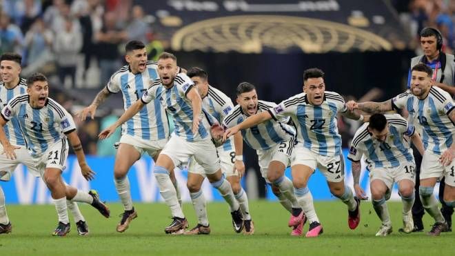 La gioia dell'Argentina dopo il rigore decisivo realizzato da Montiel (Ansa)