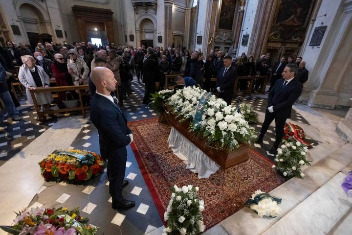 Un momento del funerale di Lando 
Buzzanca nella Chiesadi Santa Maria in Montesanto a piazza del Popolo, Roma, 21 dicembre 2022