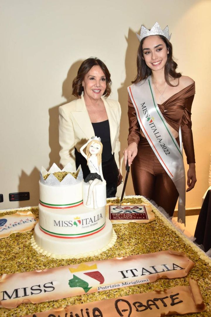 Lavinia Abate incoronata Miss Italia 2022 
