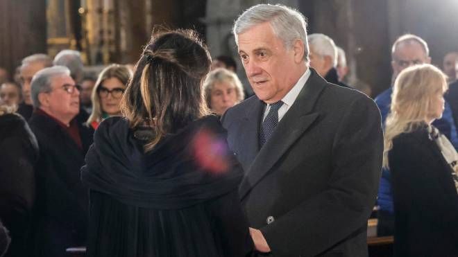 Il ministro degli Esteri, Antonio Tajani, saluta la vedova Stella Coppi 