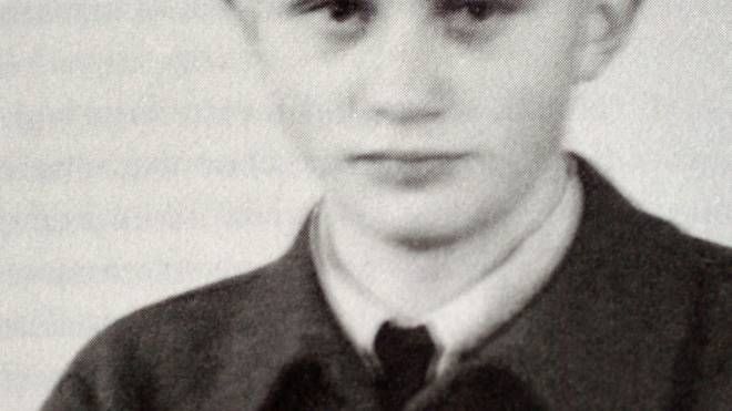 Una foto di Ratzinger del 1943 durante la Seconda Guerra Mondiale (foto Afp)