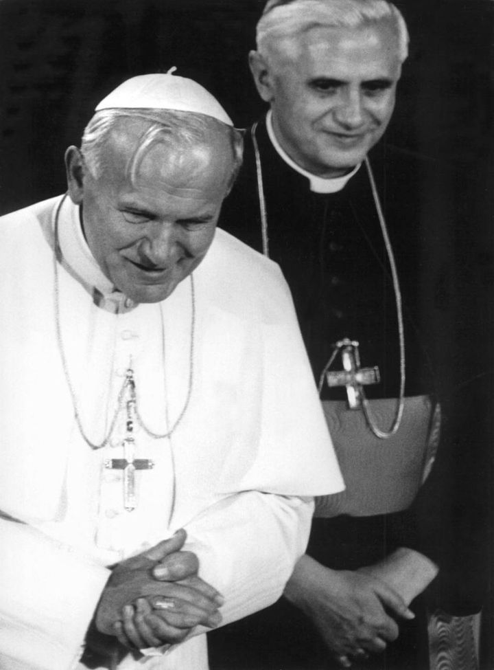 Con Giovanni Paolo II nel 1980 (foto Afp)
