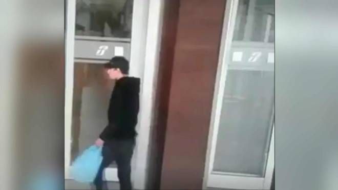 Nelle immagini  Aleksander Mateusz Chomiak, l'uomo che ha accoltellato la 24enne israeliana alla stazione Termini e che subito dopo si è dato alla fuga