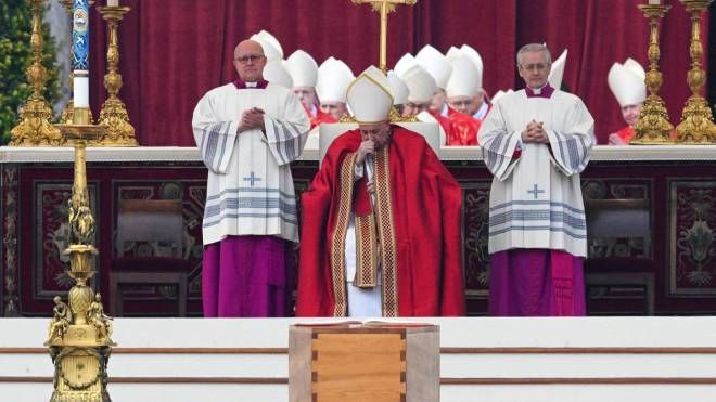I funerali di papa Francesco (Ansa)