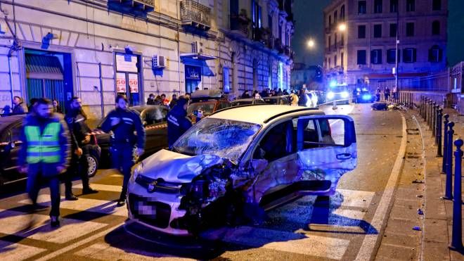 L'incidente mortale accaduto nella notte a Napoli al Corso Vittorio Emanuele Coinvolti uno scooter ed una Panda. 